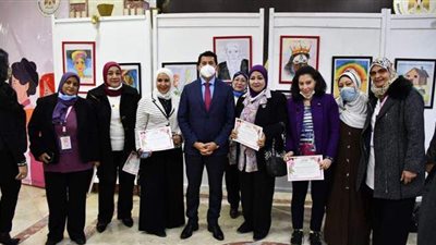 احتفالا بيوم المرأة.. وزير الرياضة يكرم ابنة عبلة الكحلاوي والعاملات بالوزارة