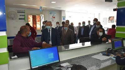 رئيس القابضة للمياه يفتتح مركز خدمة العملاء بالأقصر