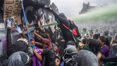 أعمال شغب نسائية في يوم المرأة بالمكسيك | فيديو