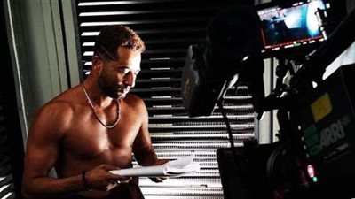 عمرو سعد يقترب من غناء تتر 