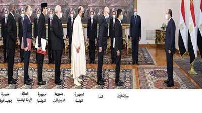 الرئيس السيسي يتسلم أوراق اعتماد خمسة عشر سفيراً جديداً.. يؤكد حرص مصر على تعزيز العلاقات الثنائية مع دولهم في المجالات كافة