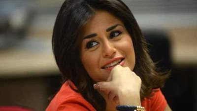 منة فضالي تقلد عادل إمام في مسرحية شاهد ما شفش حاجة | فيديو