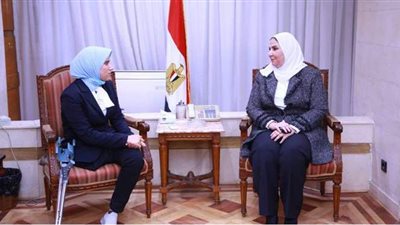 وزيرة التضامن توجه بصرف 10 آلاف جنيه وتوفير جهاز تعويضي لـ