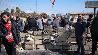 قطع طرقات واشتعال إطارات .. استمرار الاحتجاجات في لبنان