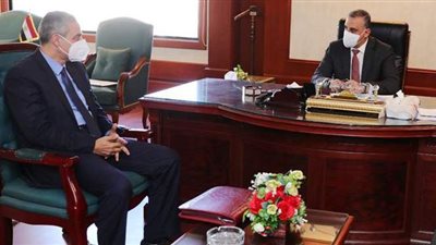 محافظ سوهاج ورئيس جهاز المشروعات يبحثان سبل التعاون لدعم المستثمرين