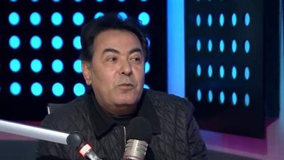 خيري رمضان يكشف السبب وراء تقبيله يد يوسف القرضاوي| فيديو