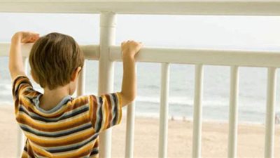 سقوط طفل من بلكونة الطابق الثالث في كفر الزيات