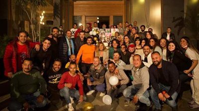 أسرة مسلسل حرب أهلية تحتفل بعيد ميلاد يسرا