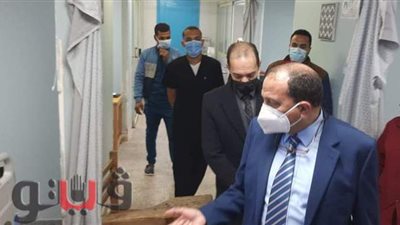 رئيس جامعة بني سويف يتفقد قسم فرز حالات كورونا بالمستشفى الجامعي