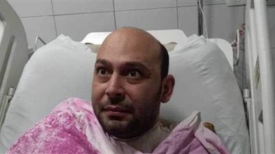 رد الجميل.. محافظ كفر الشيخ يزف بشرى سارة للطبيب الذي فقد بصره بسبب كورونا | فيديو