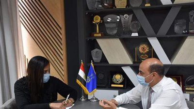 محافظ أسوان : 