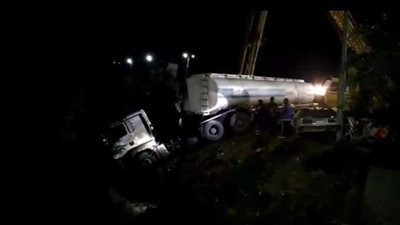 مصرع 4 أشخاص وإصابة 13 آخرين في تصادم سيارة مواد بترولية بميكروباص بالفيوم