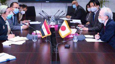 وزيرة البيئة تبحث مع سفير اليابان جهود الحد من استخدام الأكياس البلاستيكية