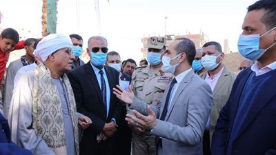 نائب محافظ سوهاج يتفقد مشروعات 