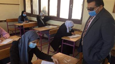 95.8 % من الطلاب يؤدون امتحان الصف الأول الثانوي الفني بجنوب سيناء