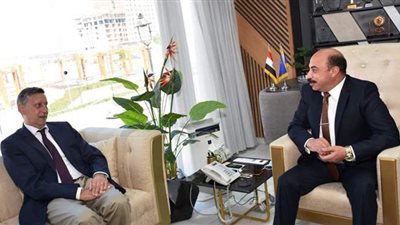 محافظ أسوان يستعرض استعدادات استقبال رحلات الطيران الشارتر من ألمانيا