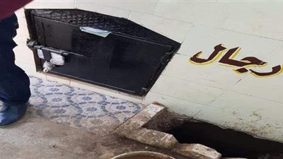 بسبب تسرب خط شرب.. غرق مقابر شبرا الخيمة في المياه