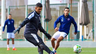 مدرب حراس المنتخب يتابع مران الزمالك