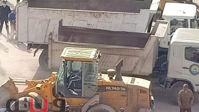 نائب محافظ الإسماعيلية يتابع عملية رفع أنقاض عقار المحطة الجديدة المنهار | صور