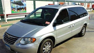 أسعار السيارات المستعملة.. كرايسلر تاون آند كنتري موديل 2010 للبيع