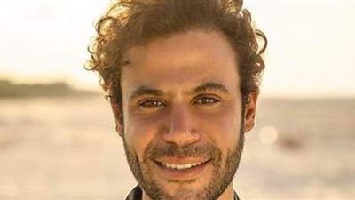 شاهد.. استقبال الجمهور لمحمد إمام في الشارع أثناء تصوير مسلسل النمر