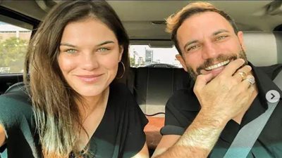 بقبلة أمام الجمهور.. اللبناني نيقولا معوض يعلن زواجه رسمياً