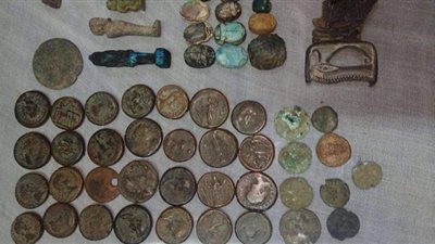 ضبط 45 قطعة أثرية بحوزة 3 أشخاص بالمنيا