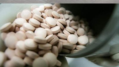 إحباط تهريب أقراص مخدرة بحوزة راكب بمطار برج العرب