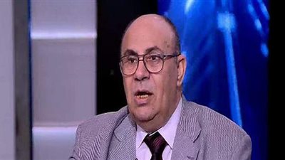 تعليق ناري لمبروك عطية على صورة متحرش المعادي أثناء العمرة | فيديو