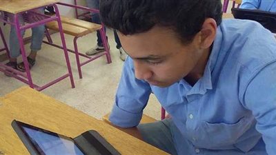 طلاب ثانية ثانوي يؤدون امتحاني مادتي الرياضيات والجغرافيا بـ 15 محافظة