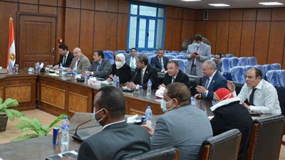 محافظ المنيا: تشكيل لجنة لفحص حالات تكافل وكرامة بجميع المراكز
