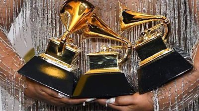 مع اقتراب موعد جوائز جرامي.. نجوم الغناء تشن حملات هجوم على الأكاديمية