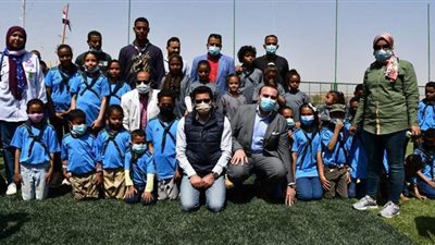 بنظام النجيل الصناعي.. وزير الرياضة يفتتح ملعبا بمركز شباب الحسينات بالأقصر