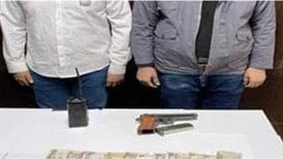 ضبط شخصين انتحلا صفة رجال شرطة لسرقة قائدي السيارات بمنشأة ناصر