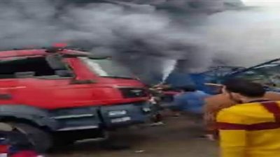 23 صورة ترصد حريق مصنع الملابس بالعبور