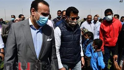 وزير الشباب يفتتح ملعب مطور بنظام النجيل الصناعي في الأقصر
