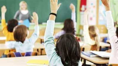 فضائح المعلمين الأجانب في المدارس المصرية.. راقصة 