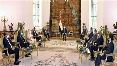 رسائل السيسي لرئيس وزراء السودان.. أبرزها دعم مصر المتواصل