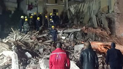 تفاصيل جديدة في انهيار عقار المنصورة والبحث عن ضحية تحت الأنقاض