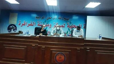 محافظ الوادي الجديد يتابع الموقف التنفيذي لخطة تطوير مركز الفرافرة