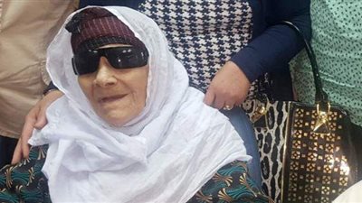 الحزن يخيم على الدقهلية.. وفاة الحاجة زينب المتبرعة بقرطها الذهبي لـ «تحيا مصر»