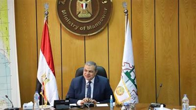 سعفان يواصل تسليم بوالص التأمين على الحياة للعمالة غير المنتظمة