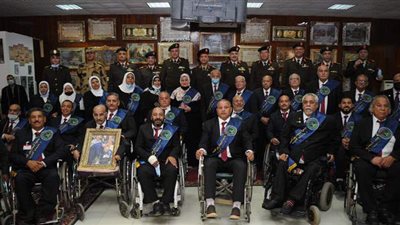 القوات المسلحة تقيم معرضا فنيا لإبداعات المحاربين القدماء بمناسبة يوم الشهيد