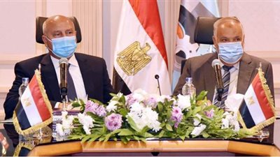 اجتماع بين وزير النقل ورئيس العربية للتصنيع لبحث المشروعات المشتركة