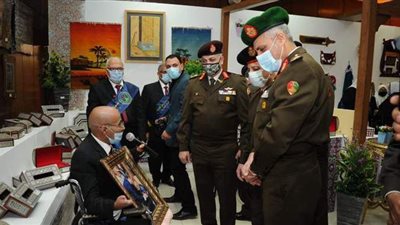 احتفالا بيوم الشهيد.. القوات المسلحة تقيم معرضا فنيا للمحاربين القدماء