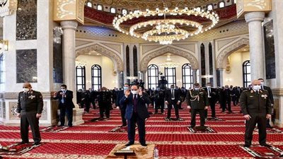 تفاصيل أداء السيسي وقادة القوات المسلحة صلاة الجمعة بمسجد المشير بمناسبة يوم الشهيد | صور