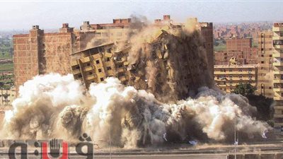 لحظة تفجير عقار فيصل المحترق | فيديو وصور