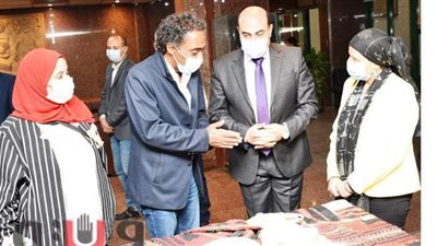 محافظ أسوان ورئيس هيئة قصور الثقافة يفتتحان فعاليات ملتقى المرأة | صور