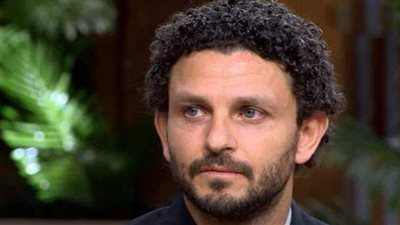 حسام غالي يبكي على الهواء ويروى أصعب لحظات حياته | فيديو