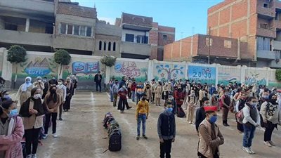 بالكمامة والتباعد.. مدارس الغربية تستقبل طلابها | فيديو وصور